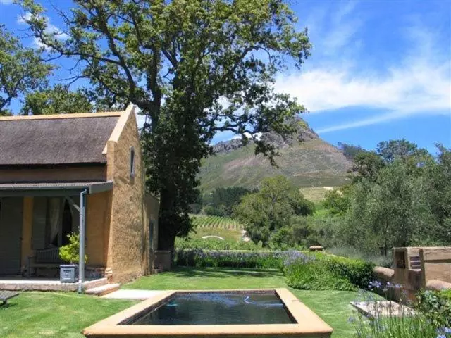 هتل Burgundy Bourgogne Historic Manor House & Cottages