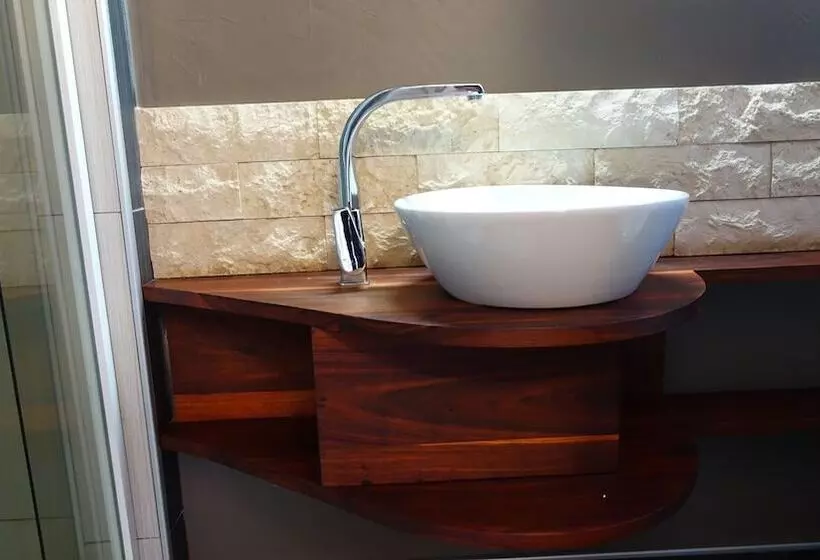 هتل Kalahari Anib Lodge