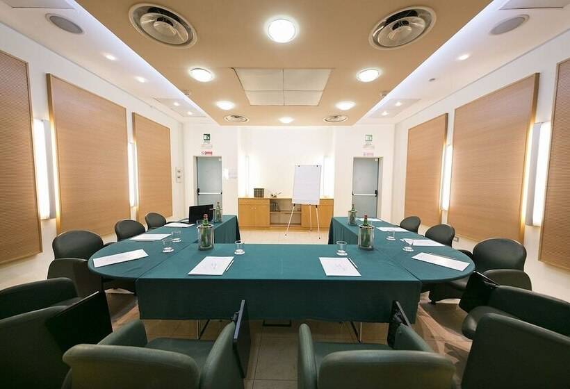 هتل Millennium Gold