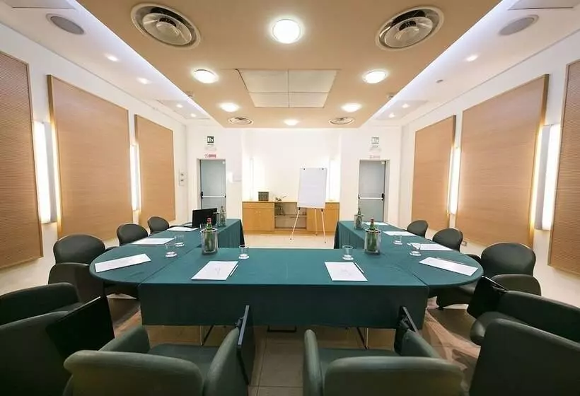 هتل Millennium Gold