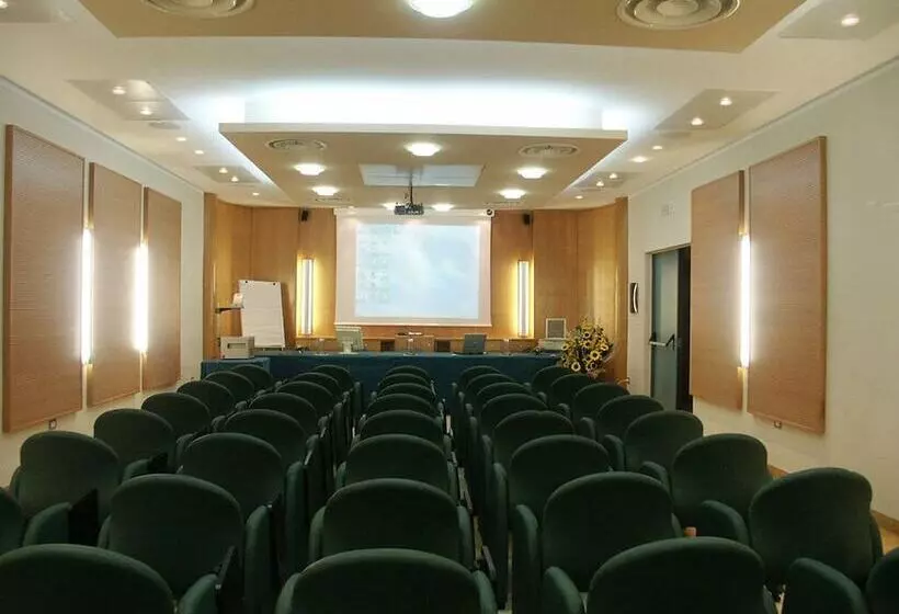 هتل Millennium Gold