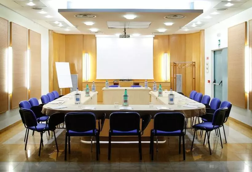 هتل Millennium Gold