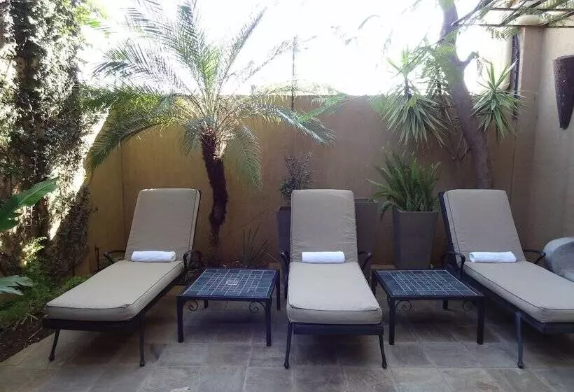 هتل Peermont Mondior