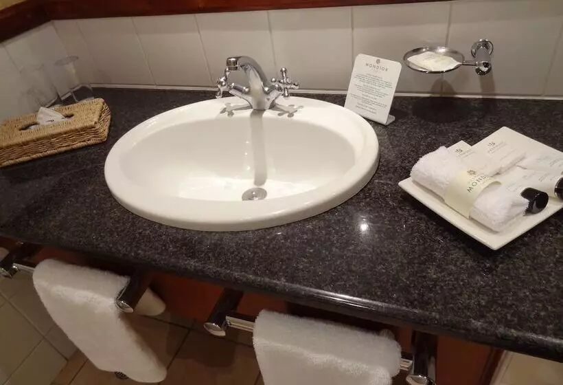 هتل Peermont Mondior