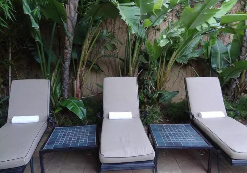 هتل Peermont Mondior