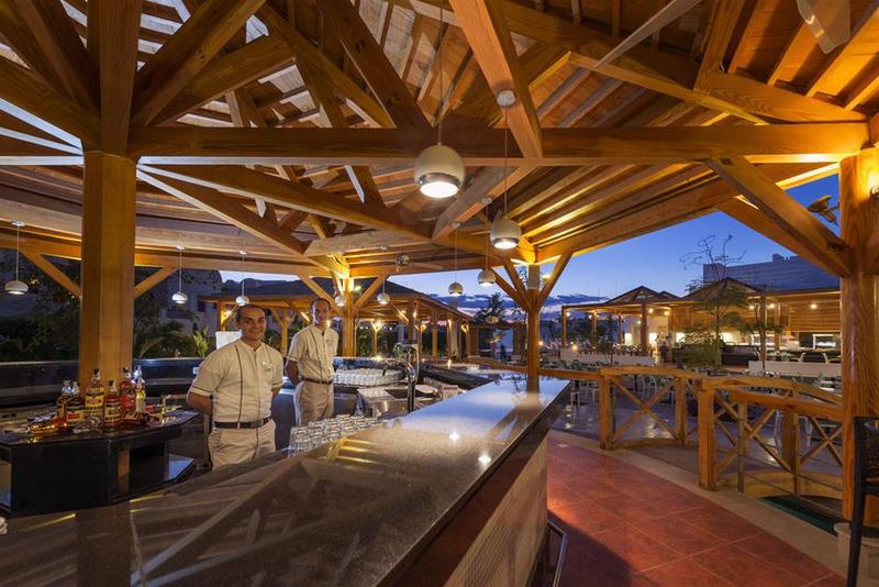 هتل Reef Oasis Blue Bay Resort & Spa