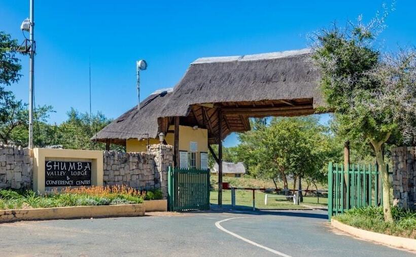 בית מלון כפרי Shumba Valley Lodge