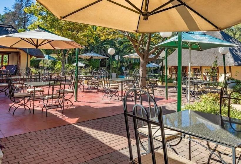 בית מלון כפרי Shumba Valley Lodge