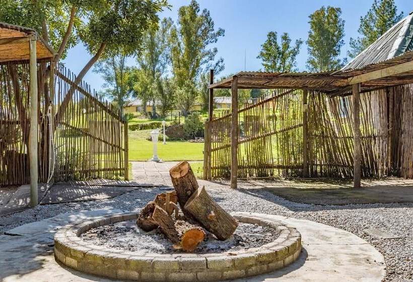 בית מלון כפרי Shumba Valley Lodge