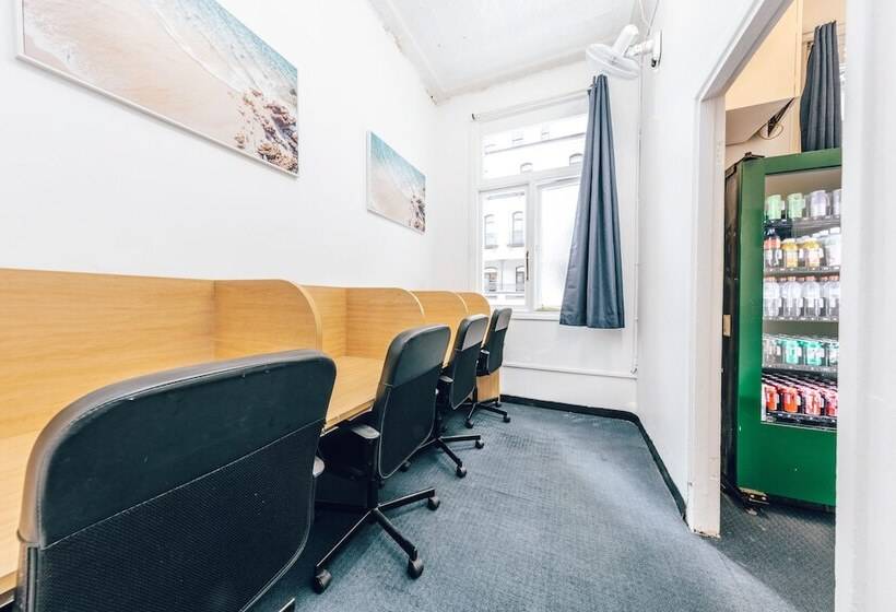 הוסטל Maze Backpackers   Sydney