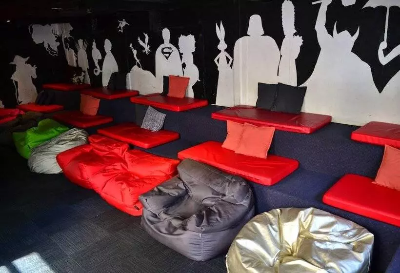 הוסטל Maze Backpackers Sydney