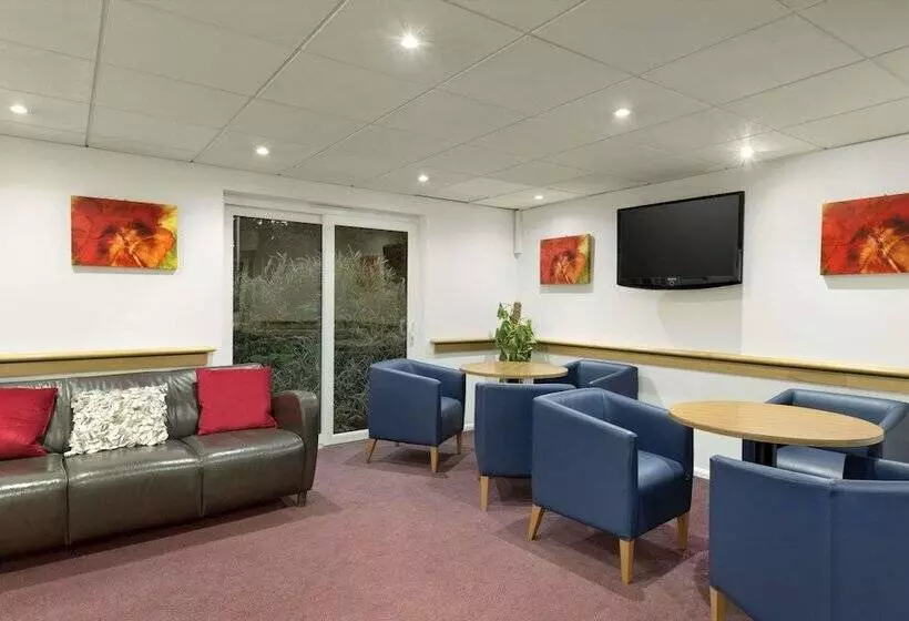 Days Inn Hotel Fleet