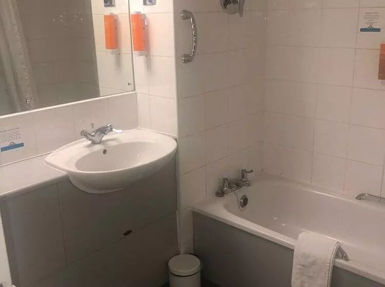 Days Inn Hotel Fleet