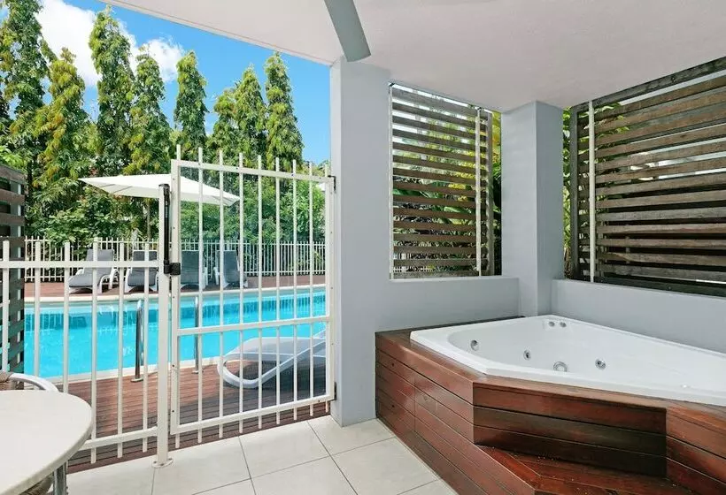 Hotel Mantra Aqueous On Port