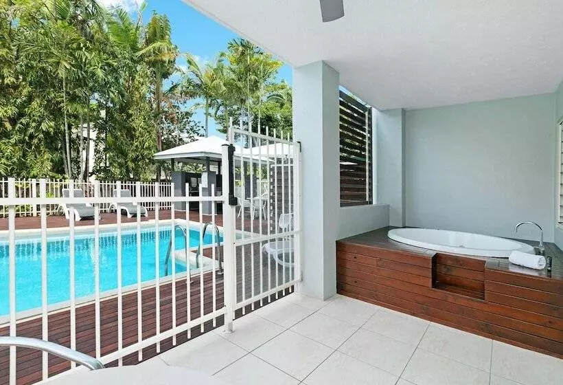 Hotel Mantra Aqueous On Port