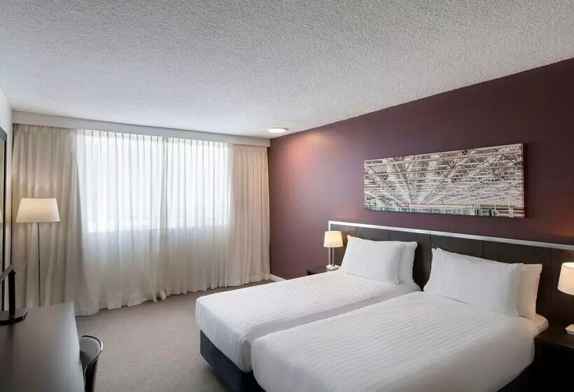 هتل Mercure Perth On Hay