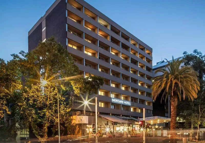 هتل Mercure Perth On Hay