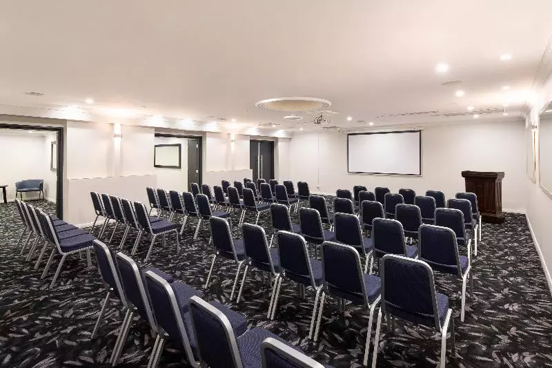 هتل Mercure Perth On Hay