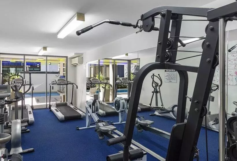 Отель Oaks Brisbane On Margaret Suites