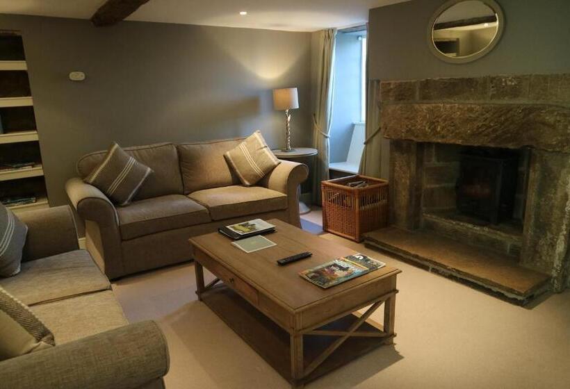 Отель Swinton Park