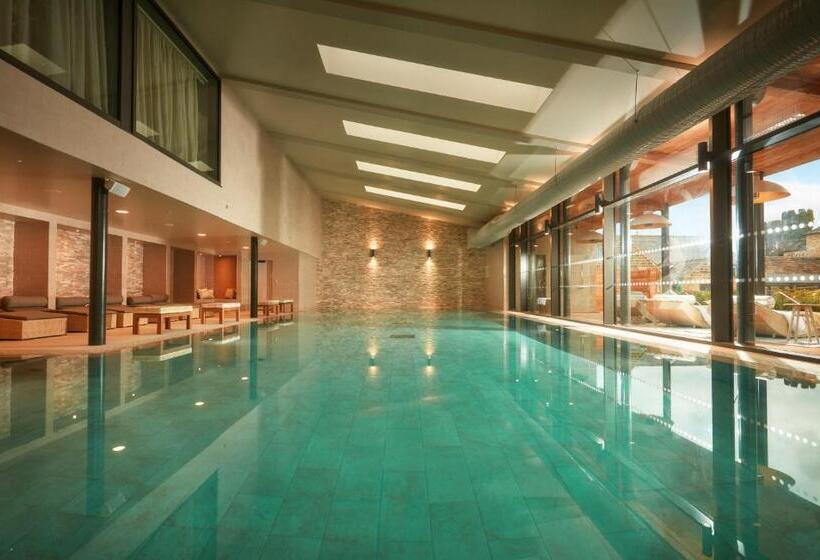 Отель Swinton Park