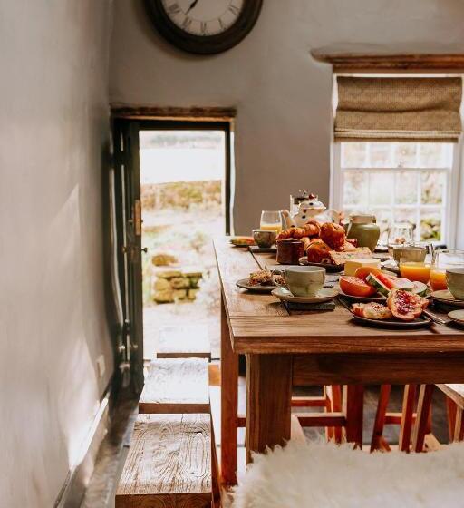 Отель Swinton Park