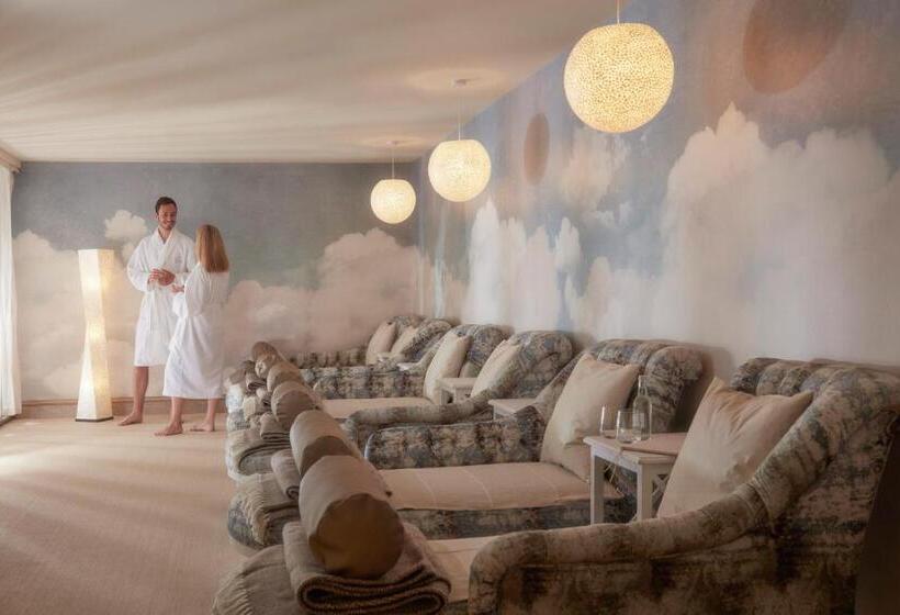 Отель Swinton Park