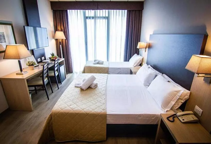 Отель Tuscany Inn