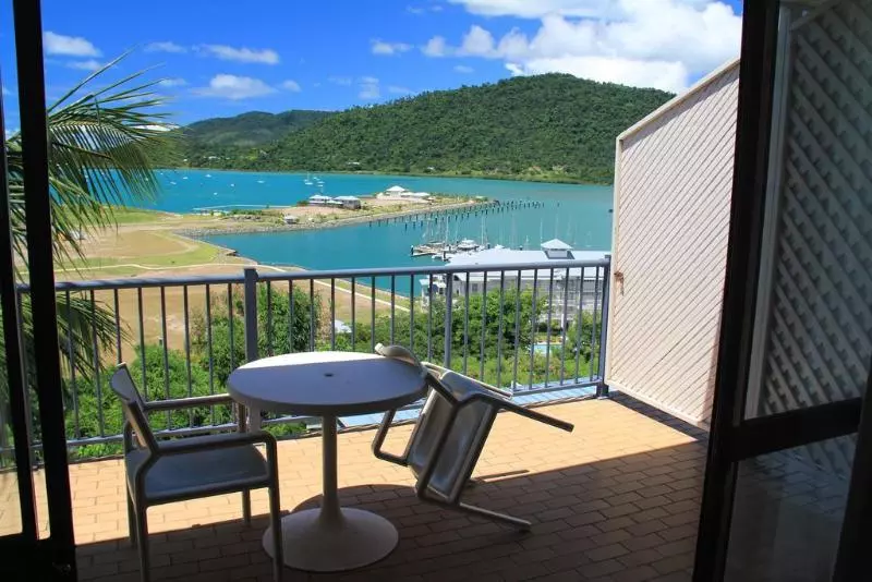 Отель Ocean Views At Whitsunday Terraces Resort