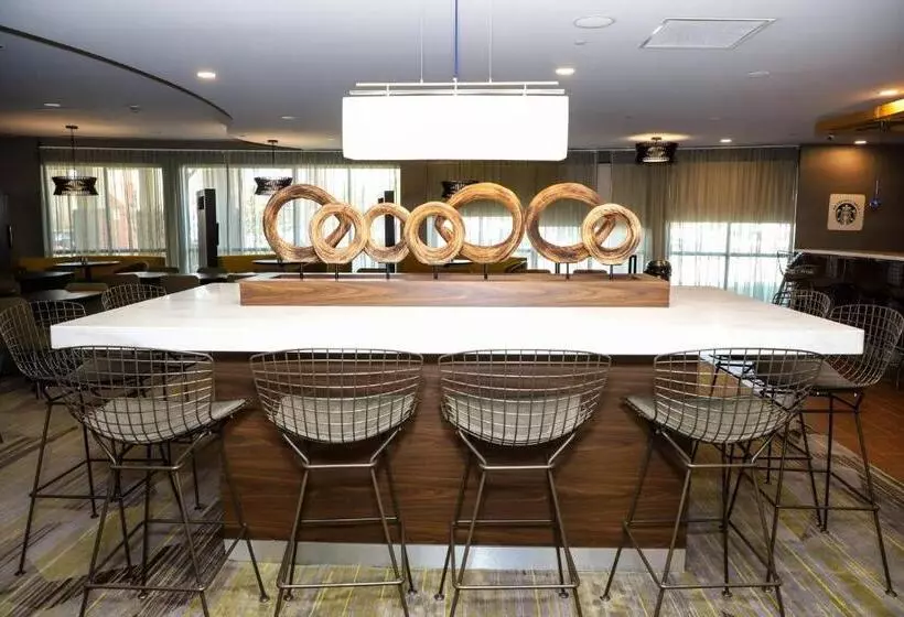 호텔 Courtyard By Marriott Toronto Brampton