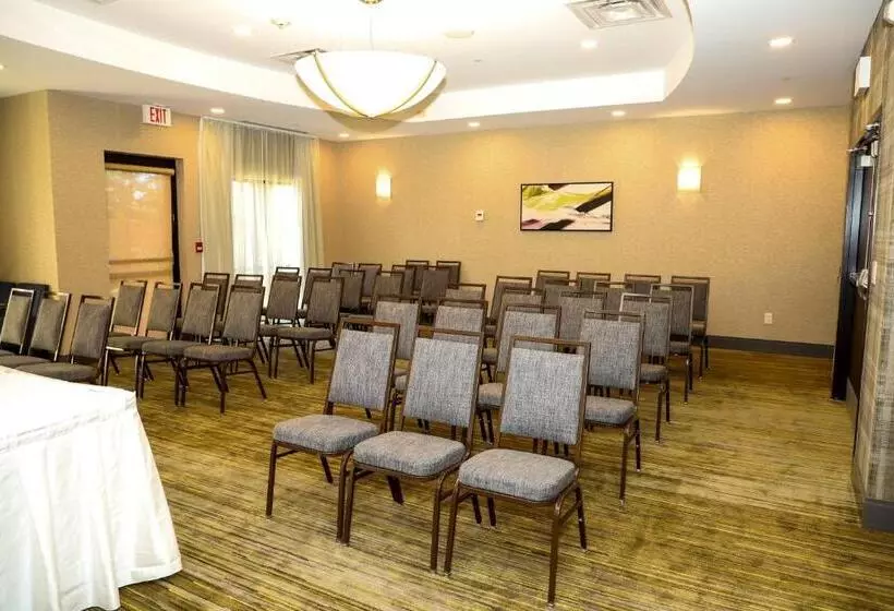 호텔 Courtyard By Marriott Toronto Brampton