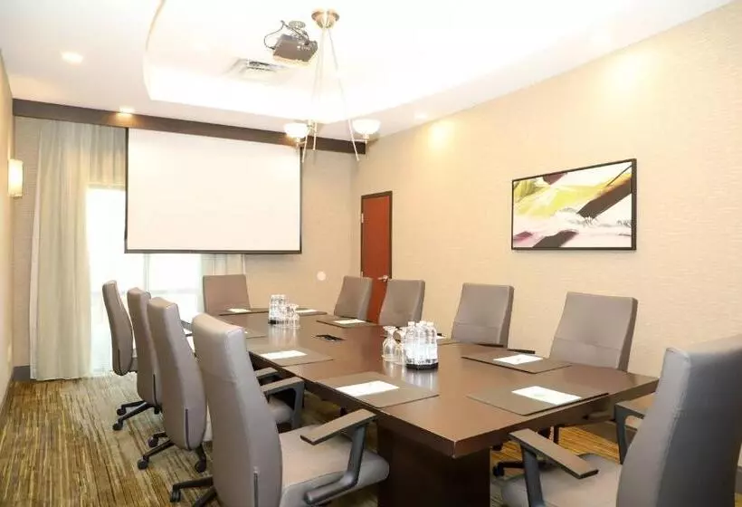 호텔 Courtyard By Marriott Toronto Brampton