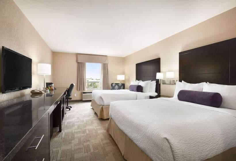 هتل Days Inn By Wyndham Calgary Airport