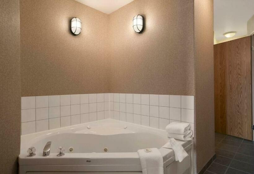 هتل Days Inn By Wyndham Prince Albert