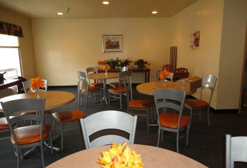 هتل Days Inn By Wyndham Prince Albert