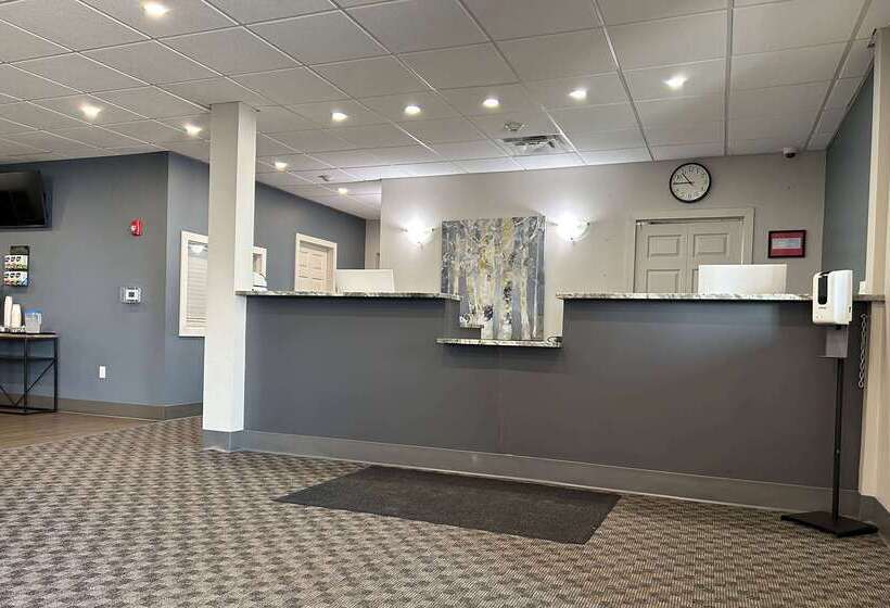 فندق Howard Johnson By Wyndham Thunder Bay