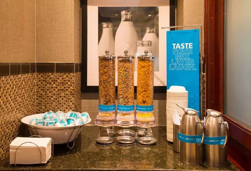 בית מלון כפרי Hampton Inn By Hilton Toronto Mississauga West