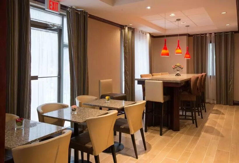 בית מלון כפרי Hampton Inn By Hilton Toronto Mississauga West