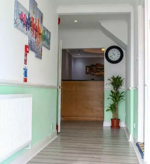 Отель Heathrow Lodge