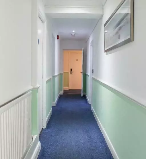 Отель Heathrow Lodge