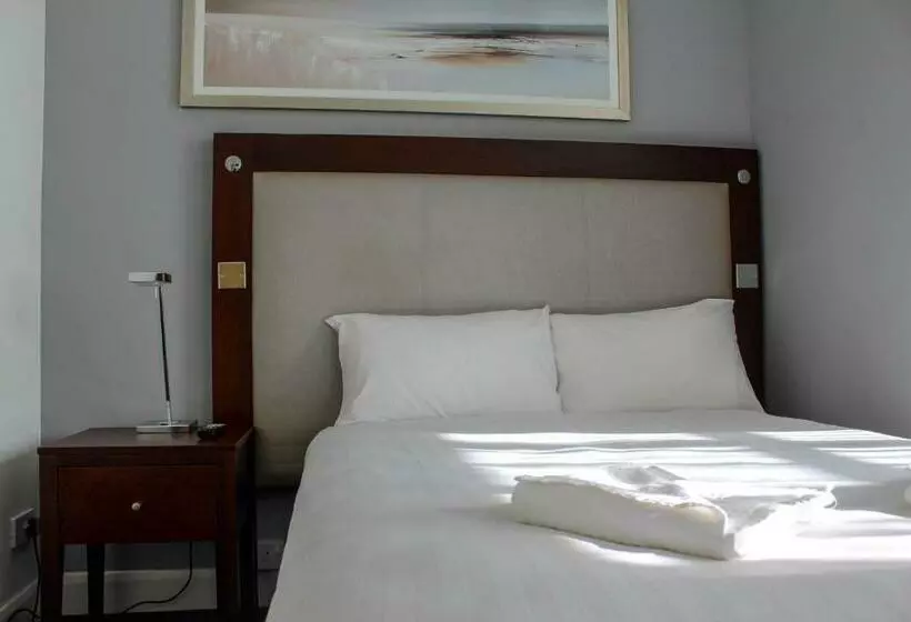 Отель Heathrow Lodge