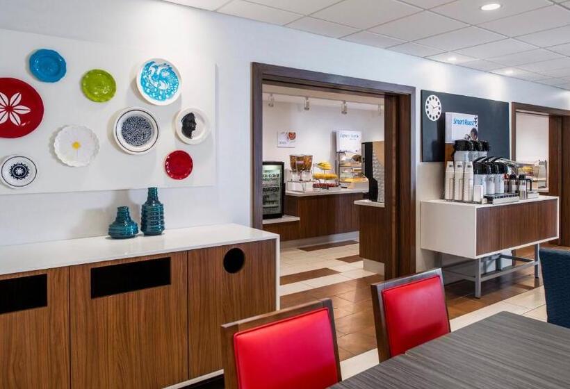 Szálloda Holiday Inn Express Airdrie, An Ihg