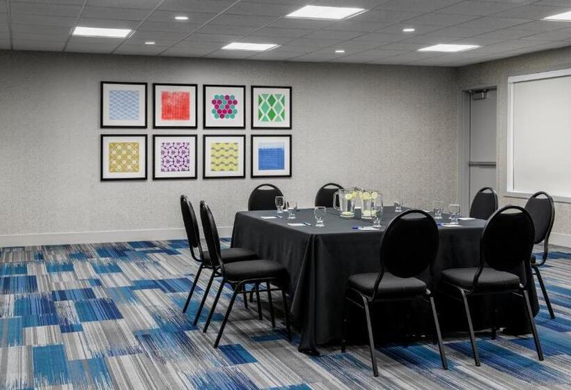 Szálloda Holiday Inn Express Airdrie, An Ihg