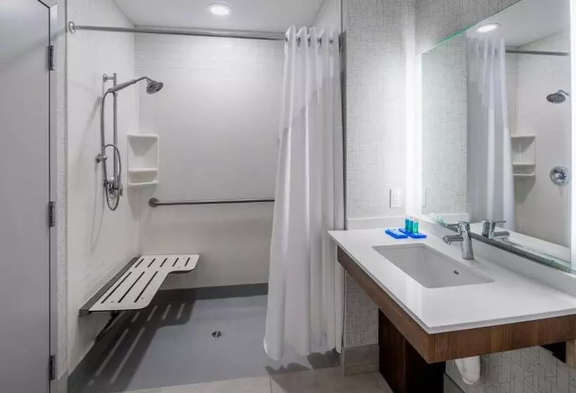 Отель Holiday Inn Express Airdrie, An Ihg