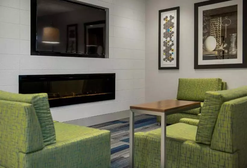 Отель Holiday Inn Express Airdrie, An Ihg