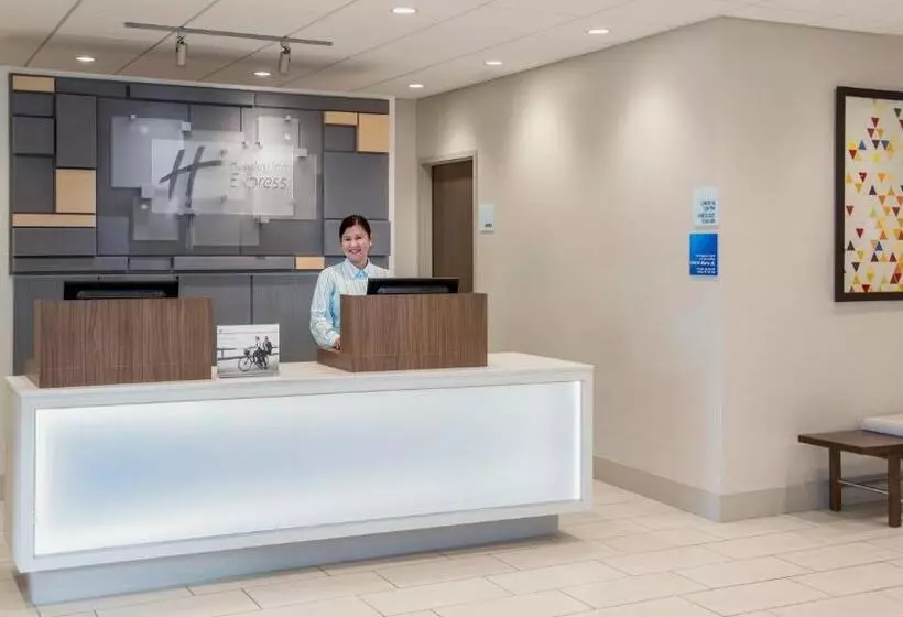 Отель Holiday Inn Express Airdrie, An Ihg