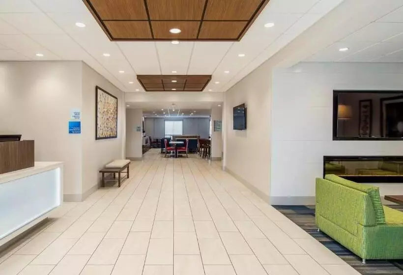 Отель Holiday Inn Express Airdrie, An Ihg