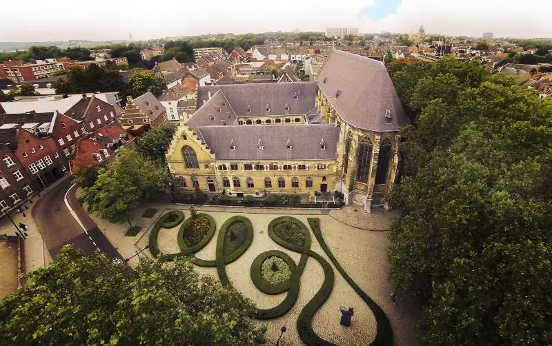 Kruisherenhotel Maastricht Oostwegel Collection, Member Of Design Hotels