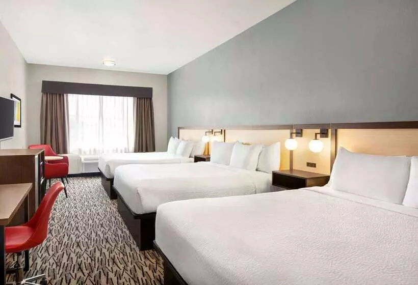 Szálloda Ramada By Wyndham Marina