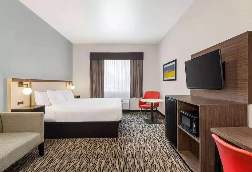 Szálloda Ramada By Wyndham Marina